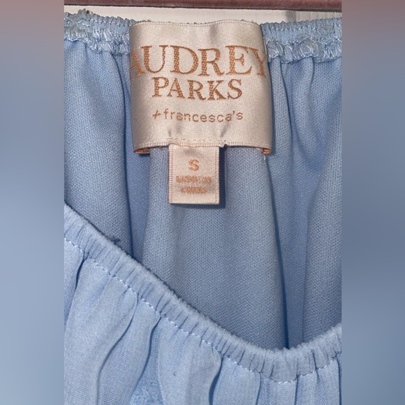 Audrey Parks + Francesca’s Blue Off-Shoulder Blouse - Picture 4 of 8